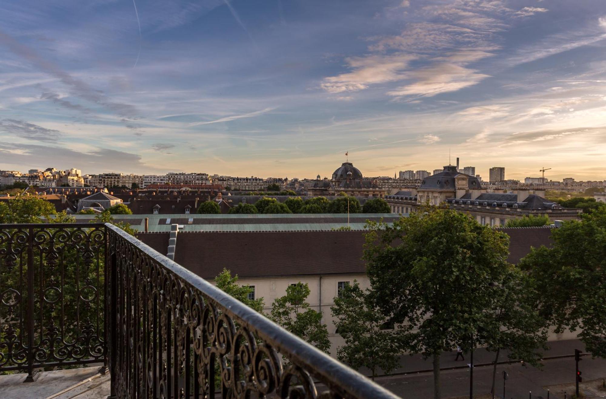 Hotel La Comtesse Париж Экстерьер фото